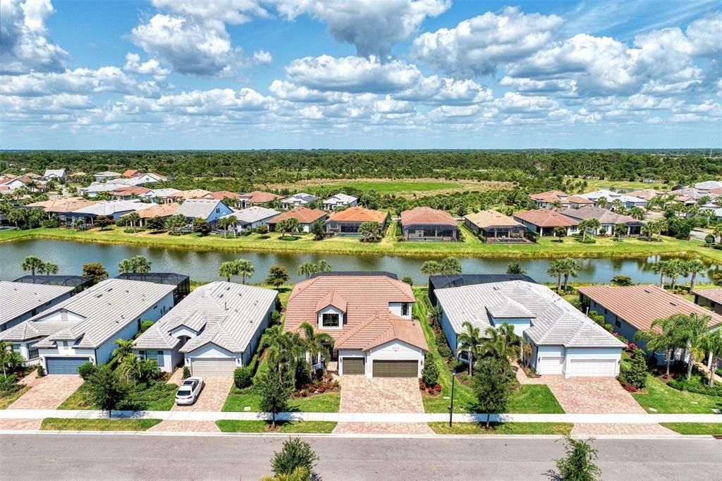 For Sale: $1,399,900 (4 beds, 4 baths, 3884 Square Feet)