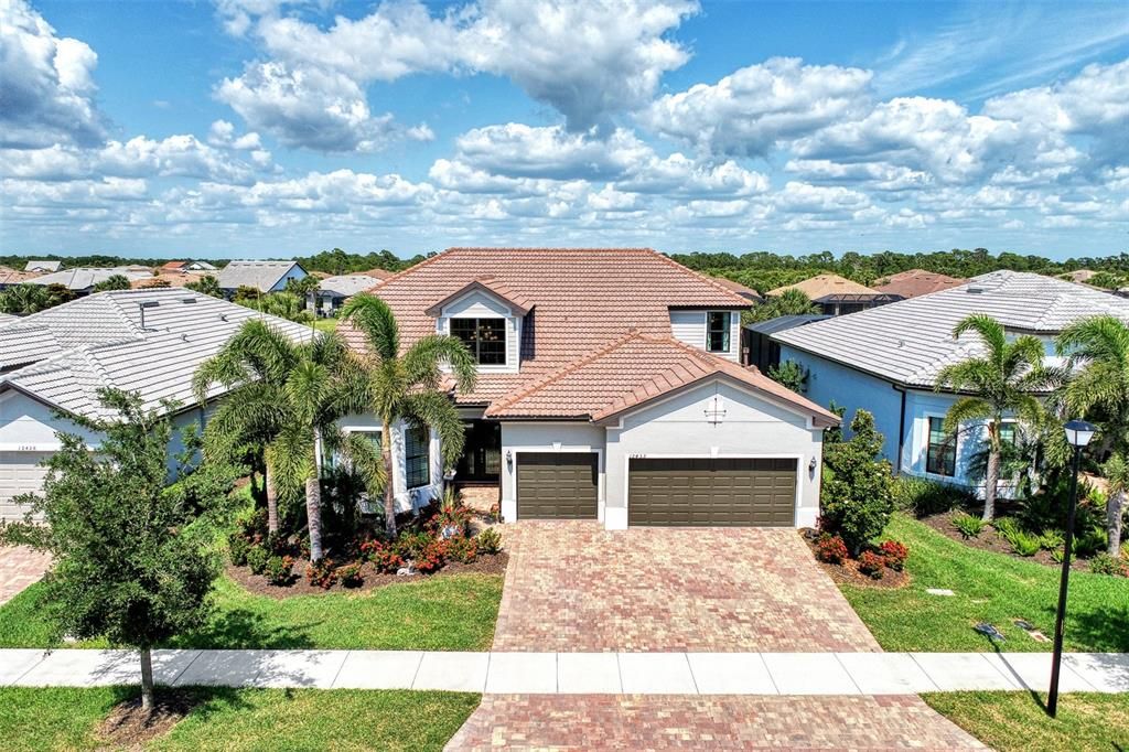 For Sale: $1,399,900 (4 beds, 4 baths, 3884 Square Feet)