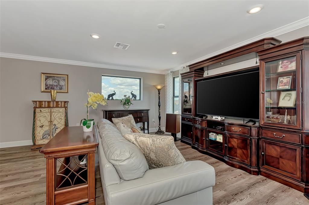 For Sale: $1,399,900 (4 beds, 4 baths, 3884 Square Feet)
