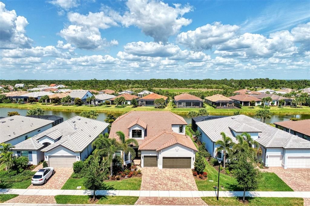 For Sale: $1,399,900 (4 beds, 4 baths, 3884 Square Feet)