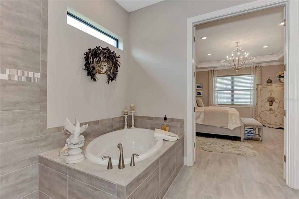 For Sale: $1,399,900 (4 beds, 4 baths, 3884 Square Feet)