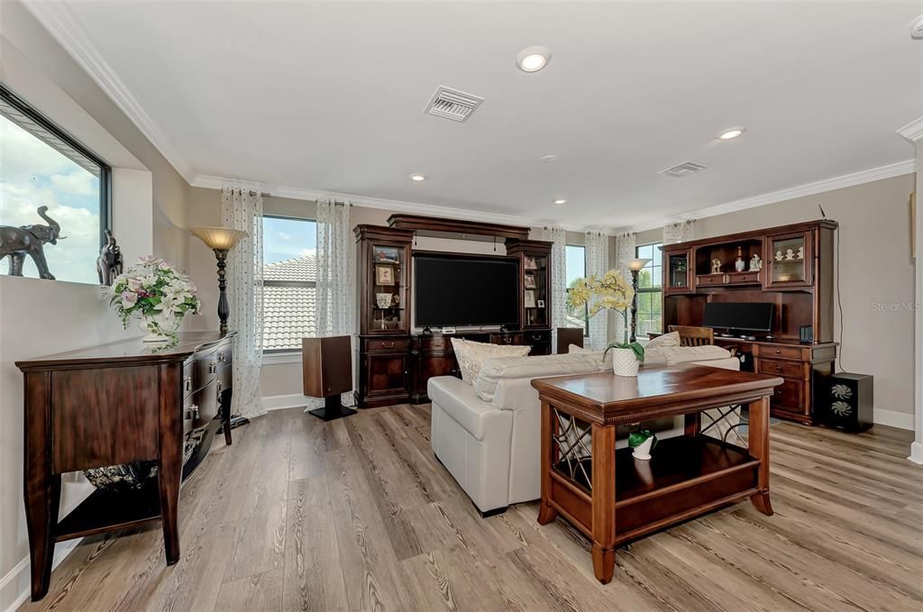 For Sale: $1,399,900 (4 beds, 4 baths, 3884 Square Feet)