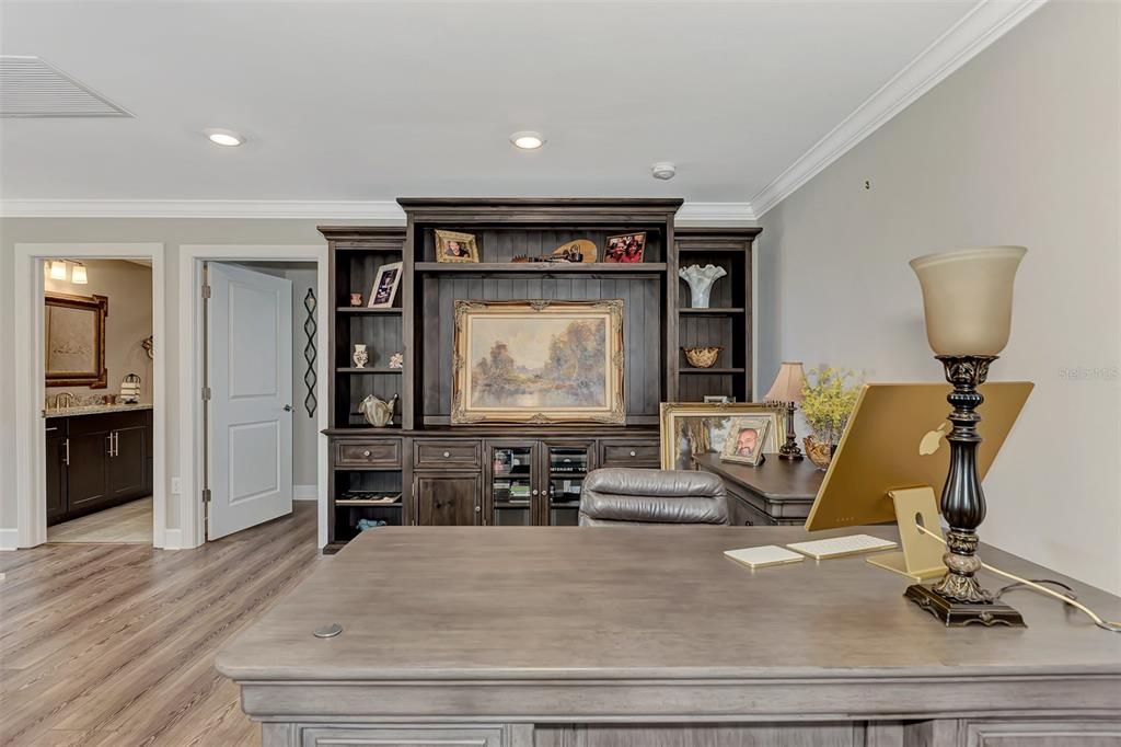 For Sale: $1,399,900 (4 beds, 4 baths, 3884 Square Feet)