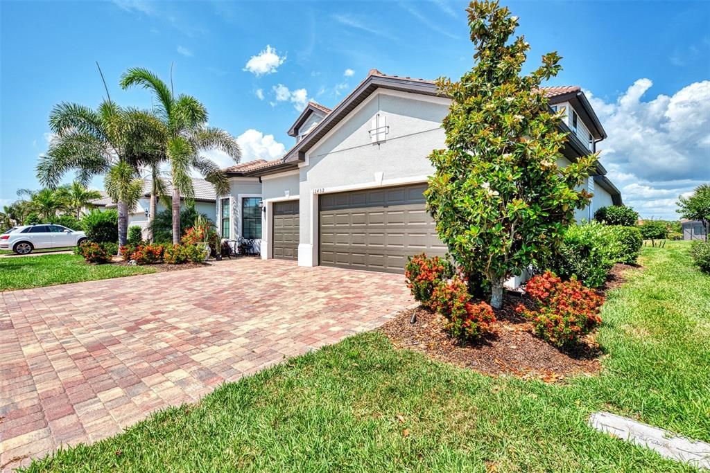 For Sale: $1,399,900 (4 beds, 4 baths, 3884 Square Feet)