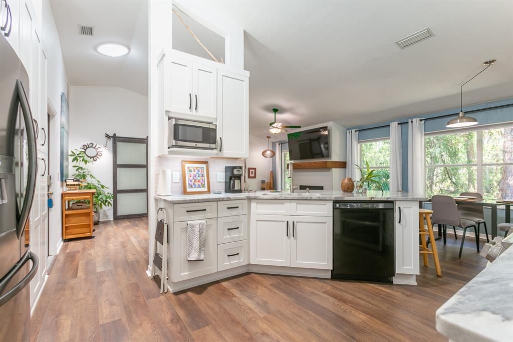 : $440,000 (4 спален, 3 ванн, 2061 Квадратных фут)