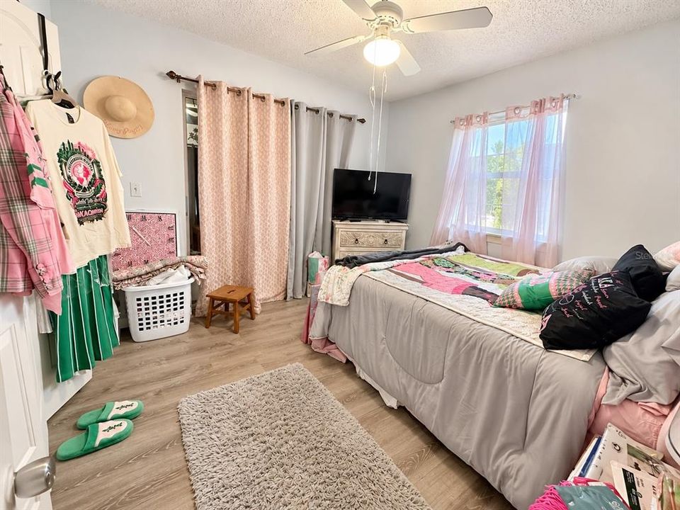 For Sale: $500,000 (3 beds, 2 baths, 1971 Square Feet)