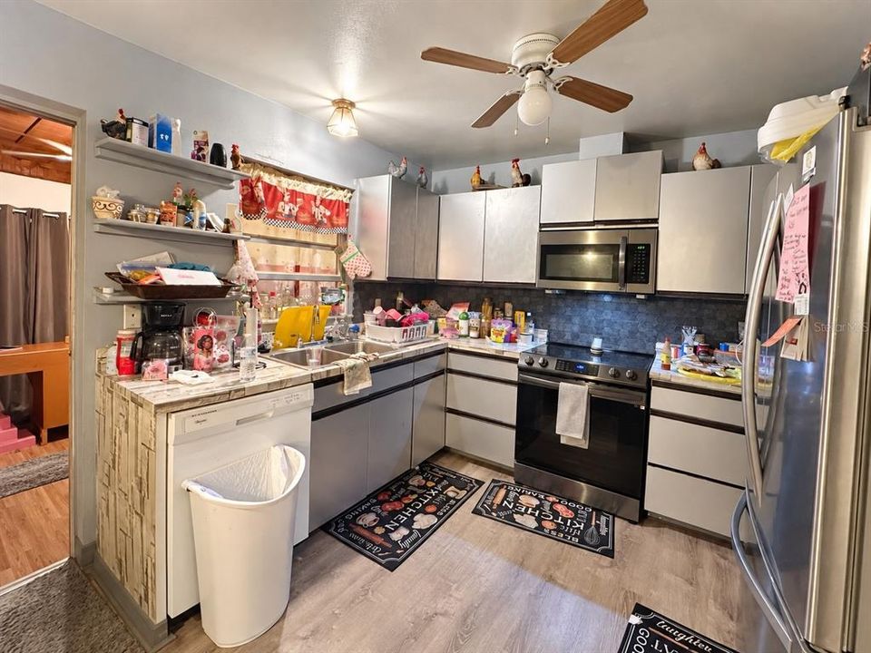 For Sale: $500,000 (3 beds, 2 baths, 1971 Square Feet)