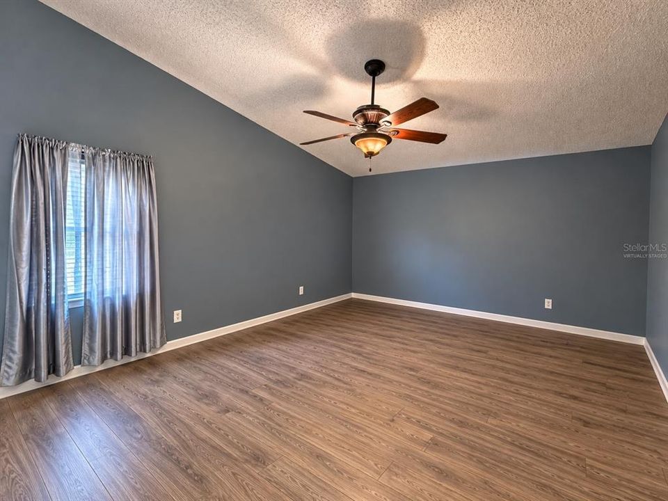For Sale: $500,000 (3 beds, 2 baths, 1971 Square Feet)