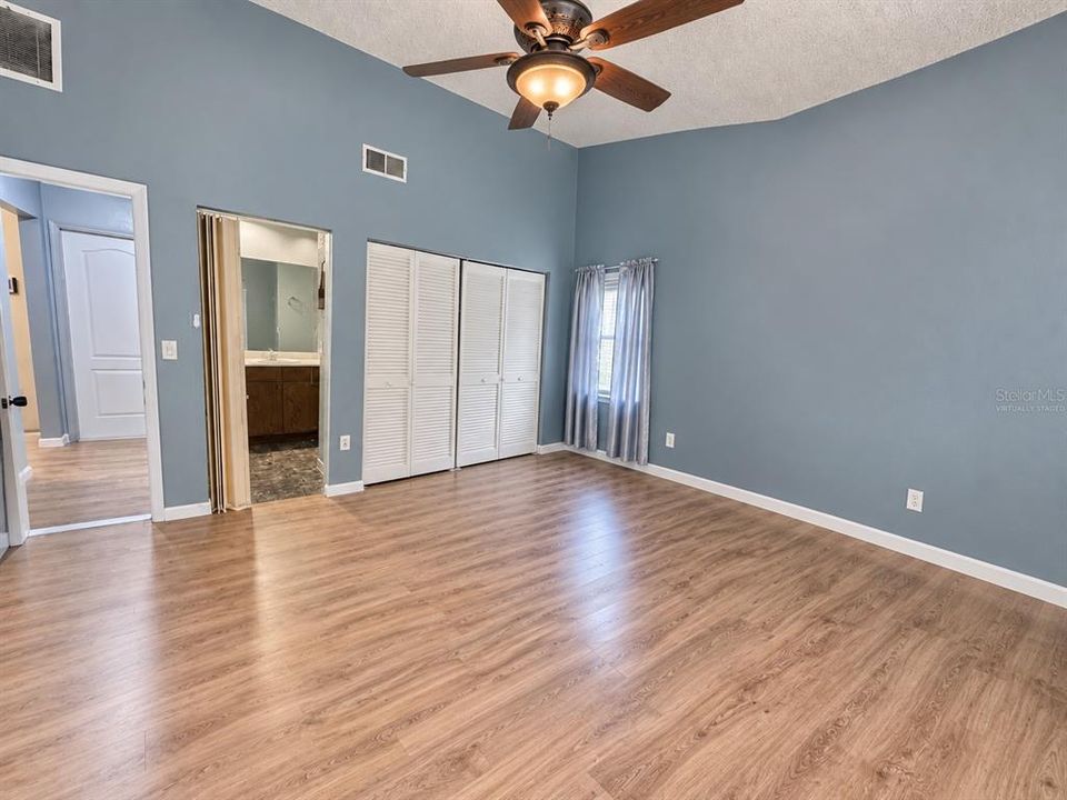 For Sale: $500,000 (3 beds, 2 baths, 1971 Square Feet)