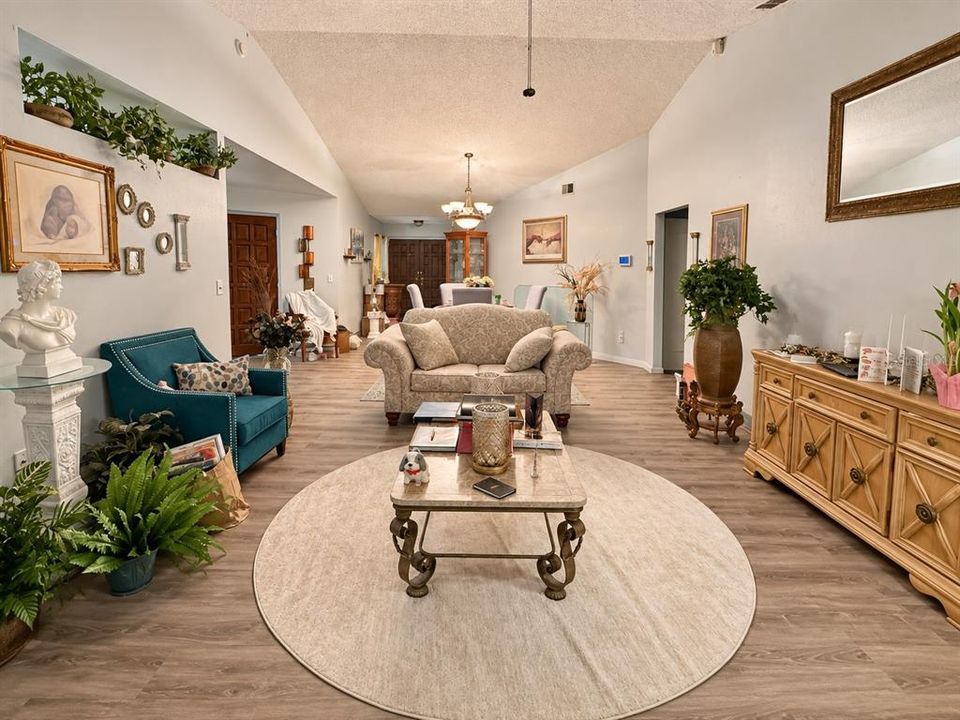 For Sale: $500,000 (3 beds, 2 baths, 1971 Square Feet)