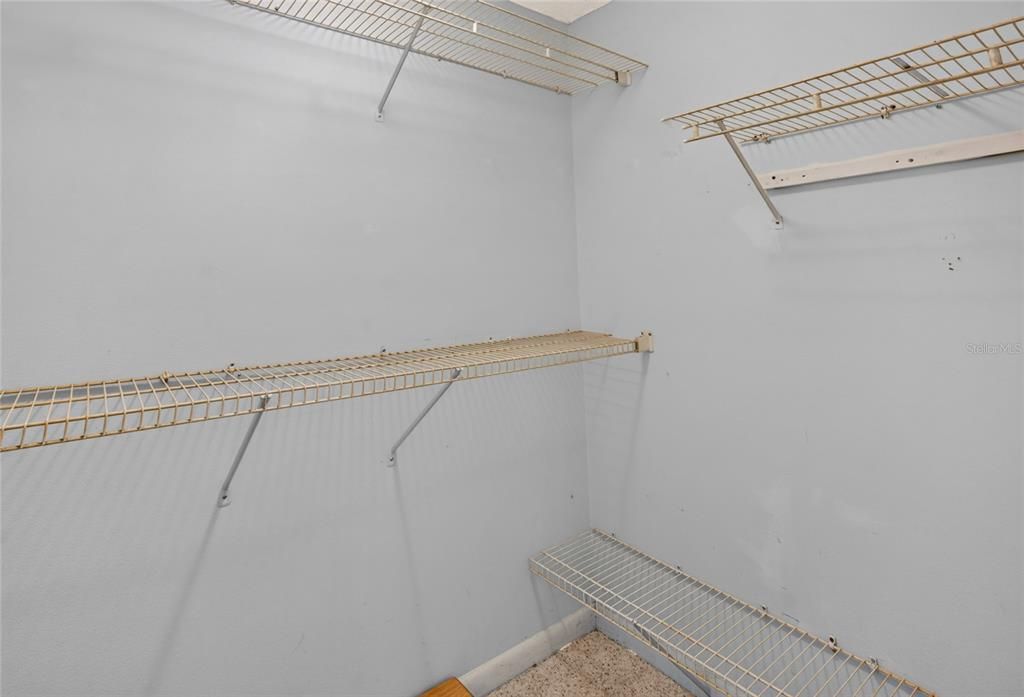 На продажу: $192,900 (2 спален, 2 ванн, 1089 Квадратных фут)