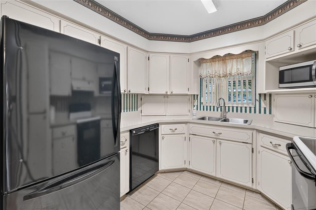 На продажу: $192,900 (2 спален, 2 ванн, 1089 Квадратных фут)
