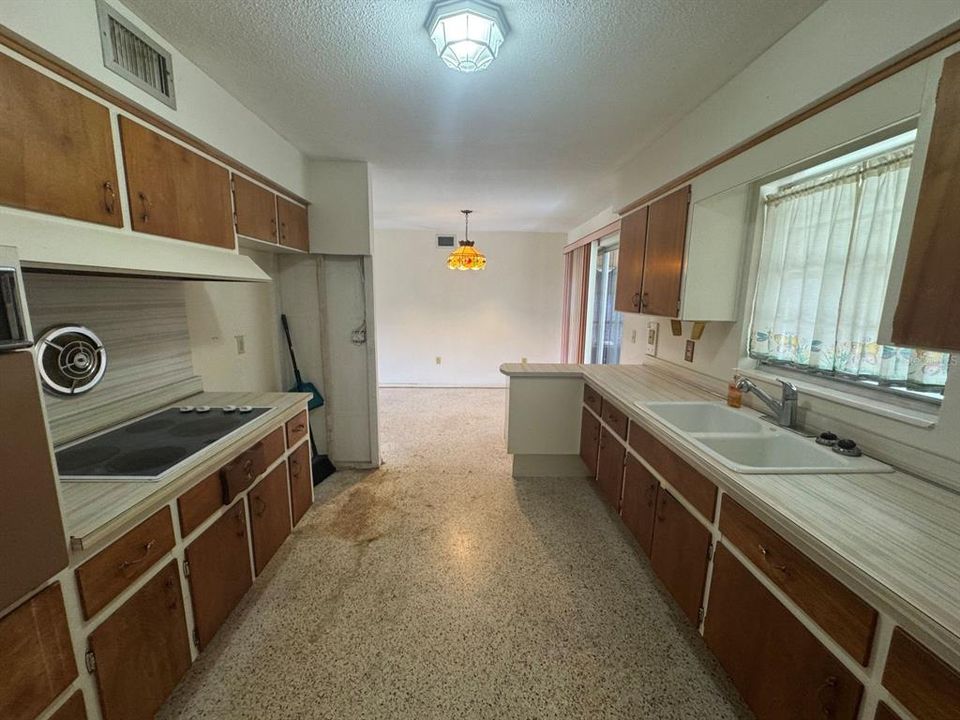 For Sale: $168,000 (2 beds, 2 baths, 1260 Square Feet)