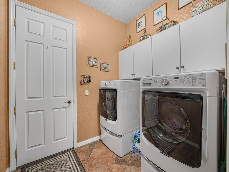 For Sale: $449,900 (3 beds, 2 baths, 2354 Square Feet)