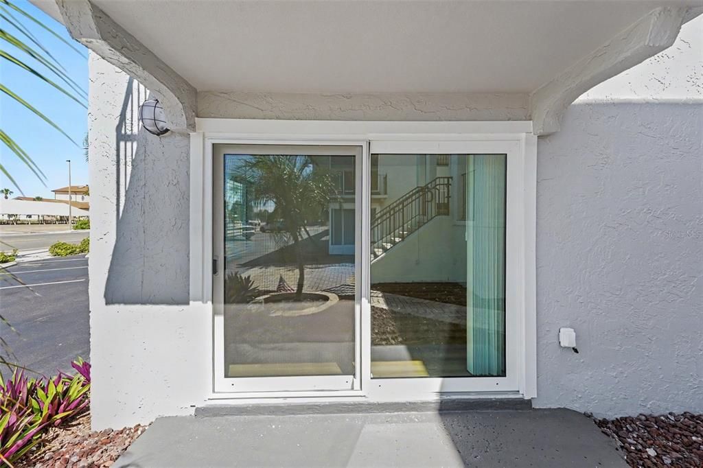 For Sale: $204,000 (1 beds, 1 baths, 595 Square Feet)