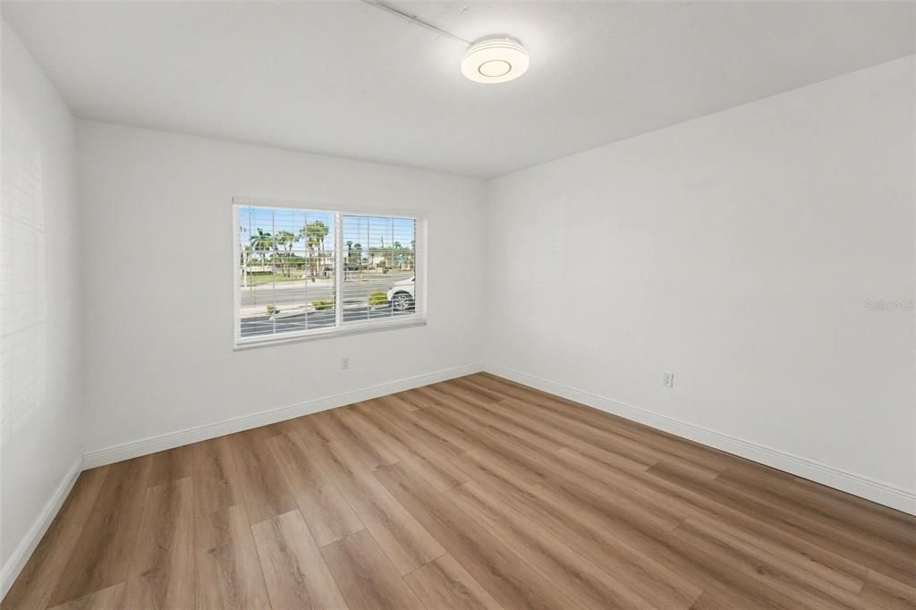 For Sale: $204,000 (1 beds, 1 baths, 595 Square Feet)
