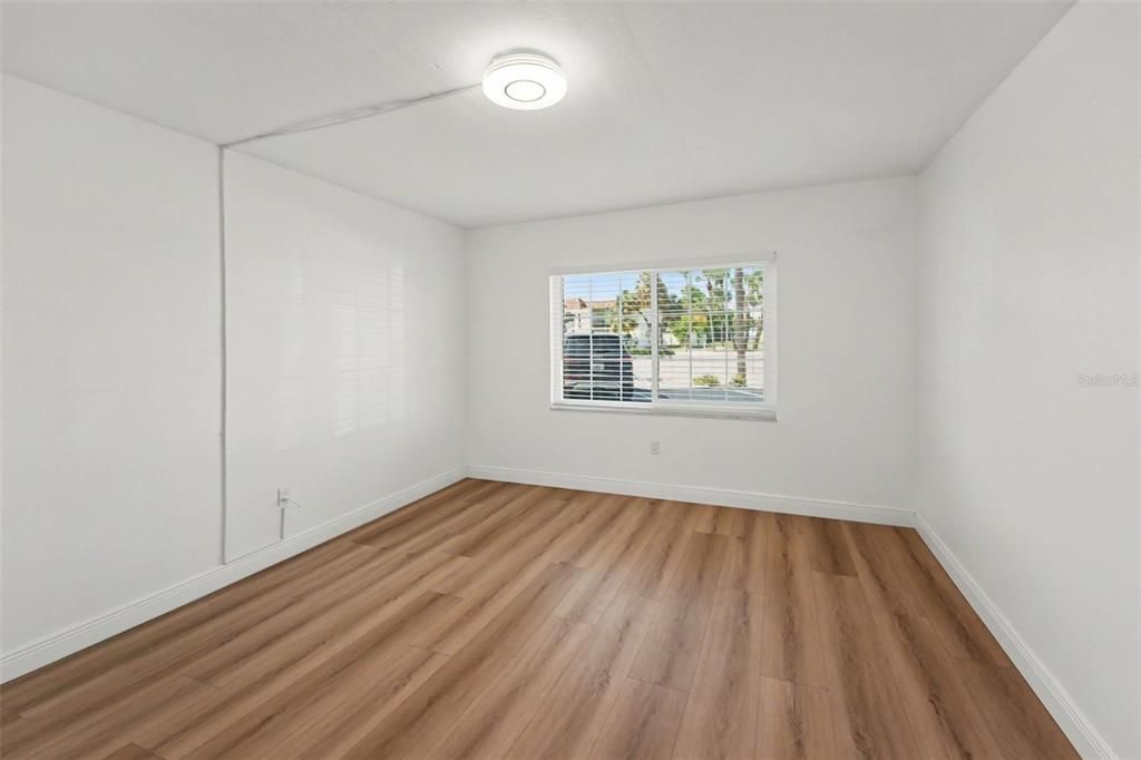 For Sale: $204,000 (1 beds, 1 baths, 595 Square Feet)