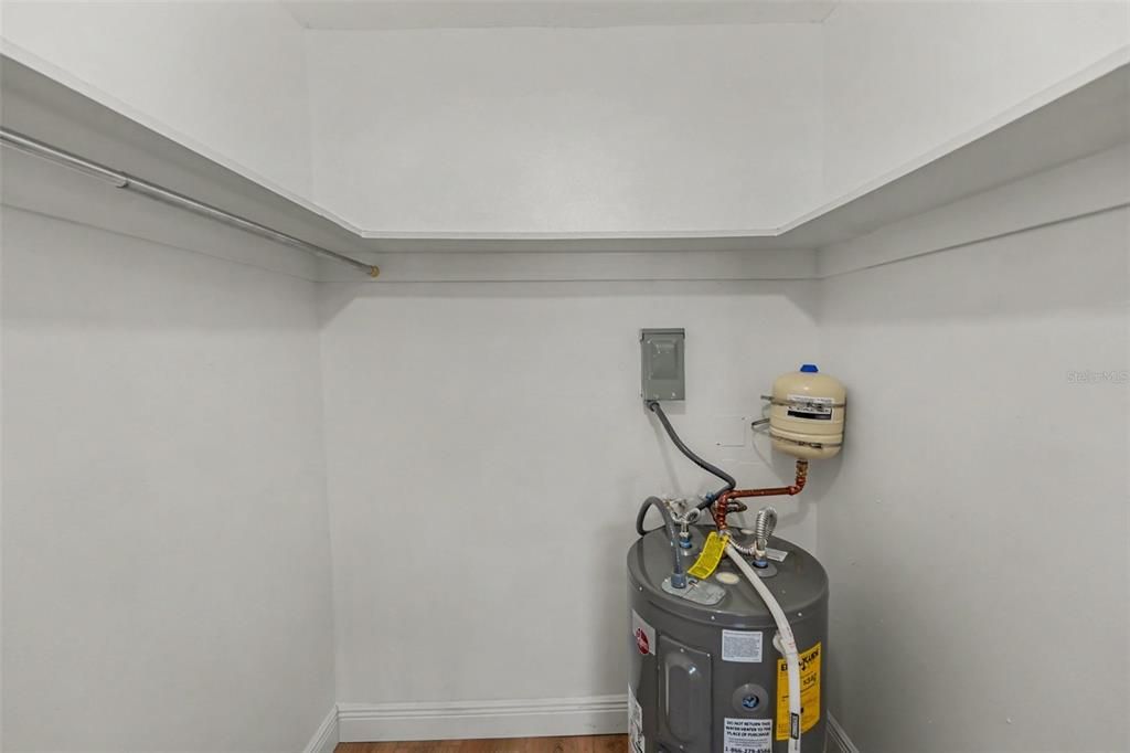 For Sale: $204,000 (1 beds, 1 baths, 595 Square Feet)