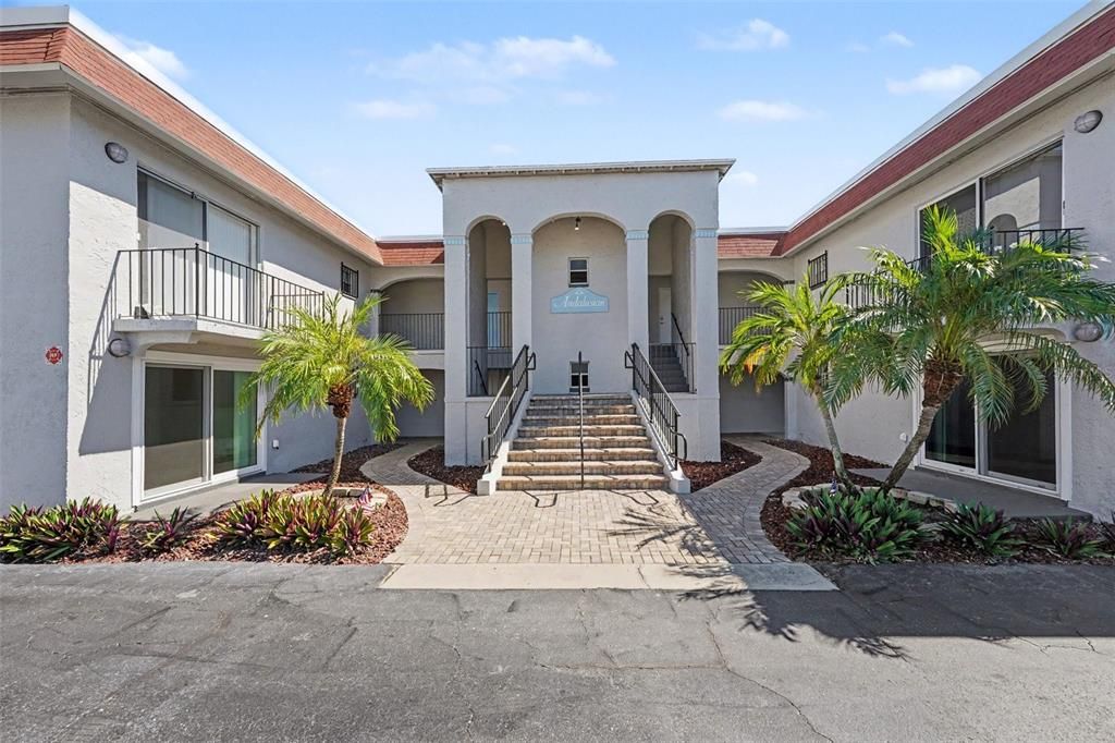For Sale: $204,000 (1 beds, 1 baths, 595 Square Feet)