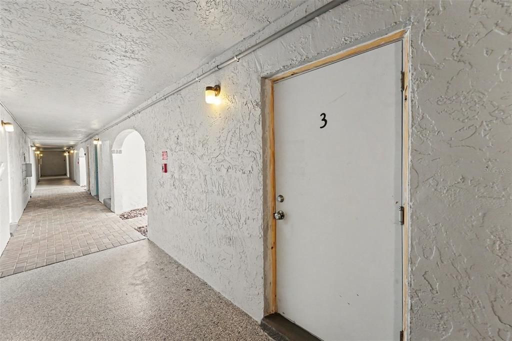 For Sale: $204,000 (1 beds, 1 baths, 595 Square Feet)