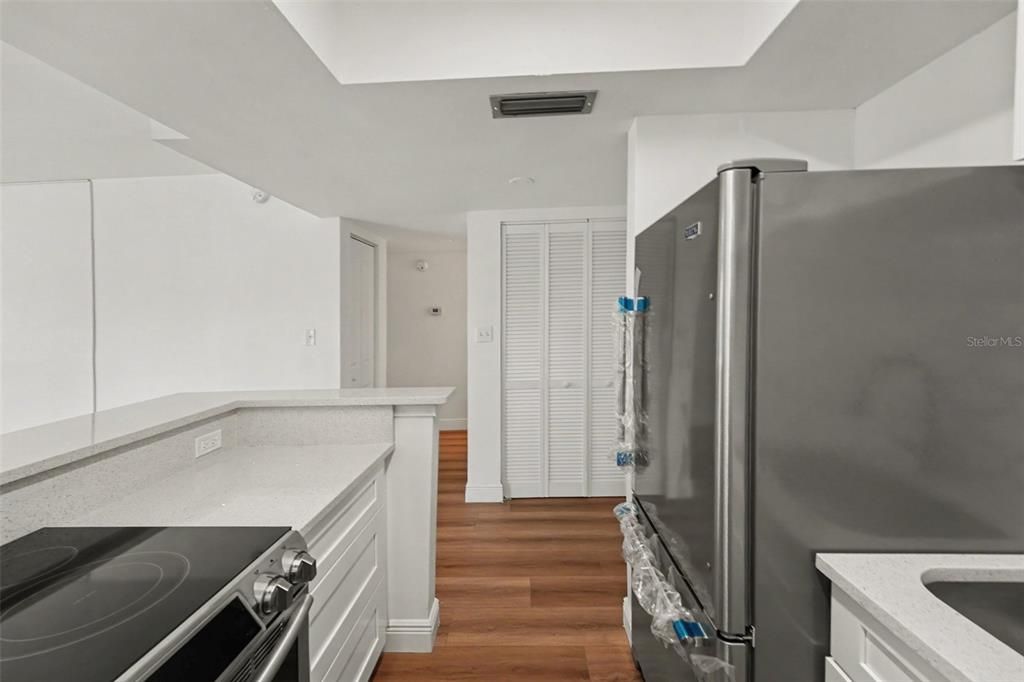 For Sale: $204,000 (1 beds, 1 baths, 595 Square Feet)