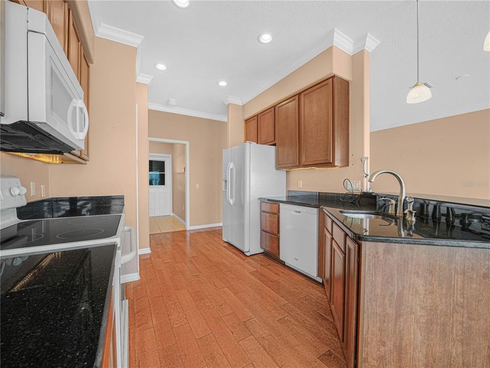 For Sale: $369,000 (3 beds, 2 baths, 1672 Square Feet)