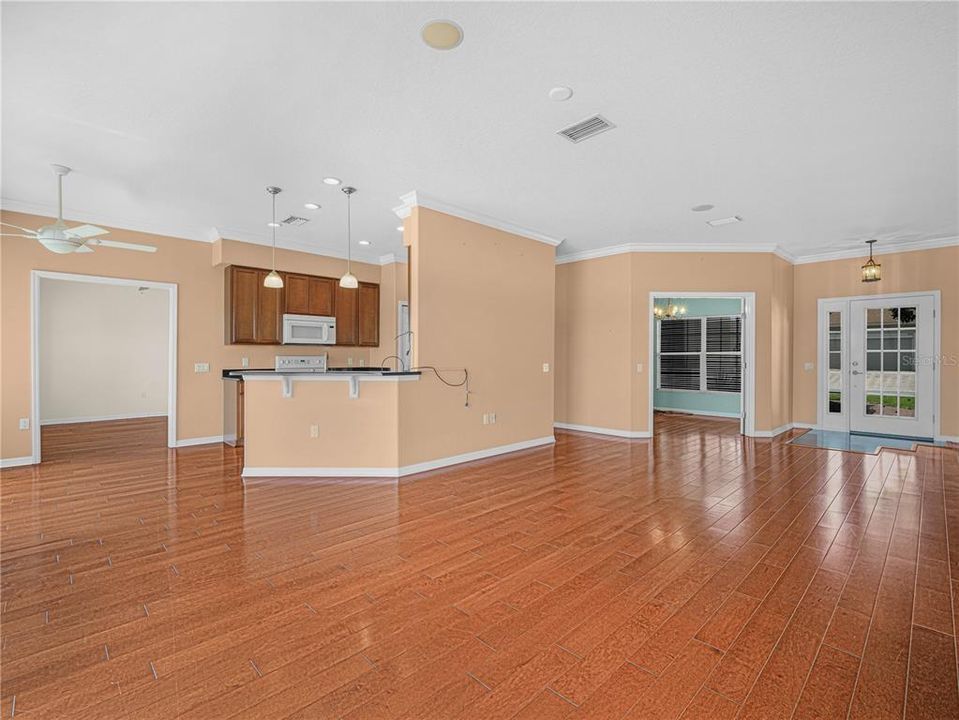 For Sale: $369,000 (3 beds, 2 baths, 1672 Square Feet)