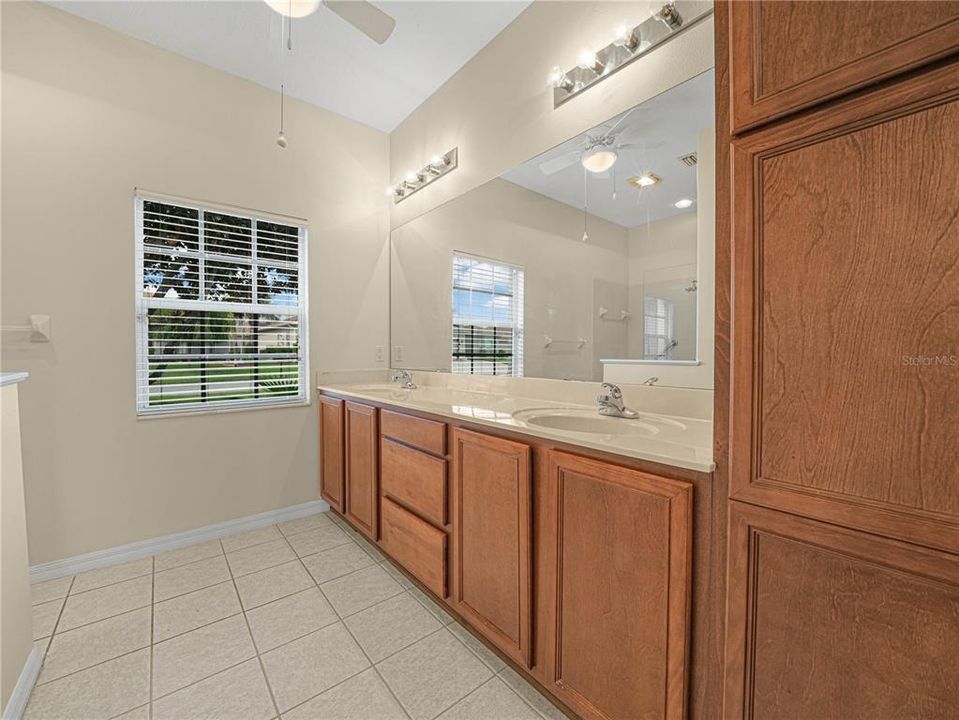 For Sale: $369,000 (3 beds, 2 baths, 1672 Square Feet)