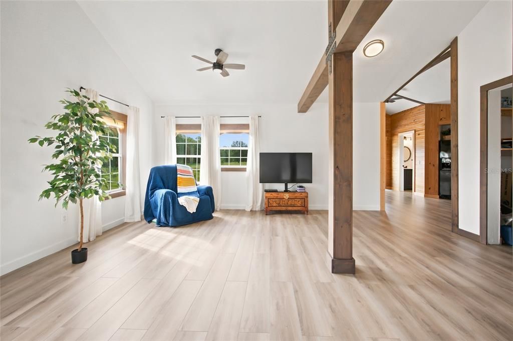 For Sale: $585,000 (2 beds, 1 baths, 1480 Square Feet)
