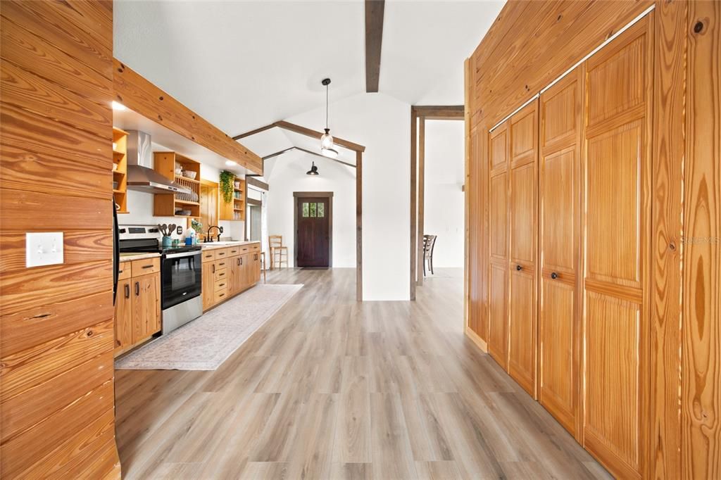For Sale: $585,000 (2 beds, 1 baths, 1480 Square Feet)