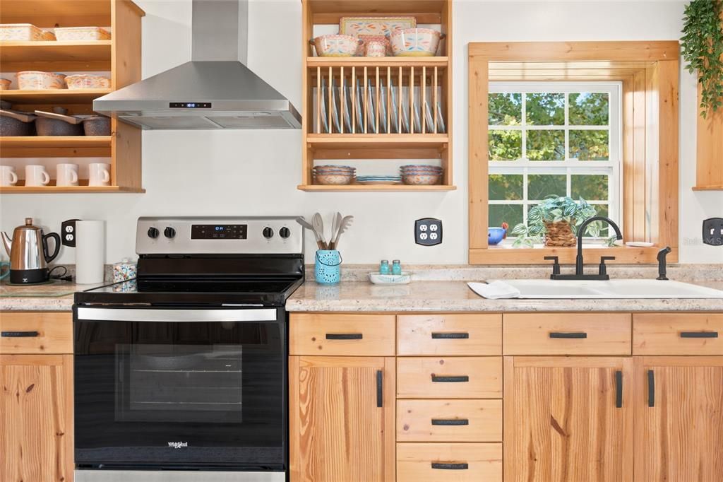 For Sale: $585,000 (2 beds, 1 baths, 1480 Square Feet)
