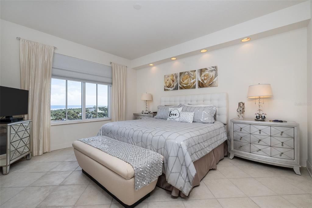 For Sale: $750,000 (2 beds, 2 baths, 1450 Square Feet)