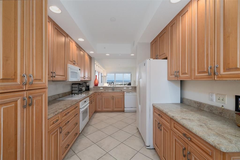For Sale: $750,000 (2 beds, 2 baths, 1450 Square Feet)