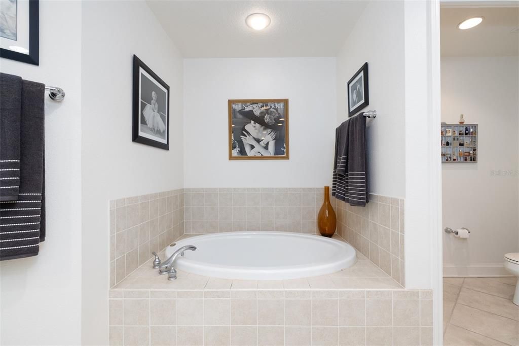For Sale: $750,000 (2 beds, 2 baths, 1450 Square Feet)
