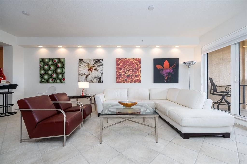 For Sale: $750,000 (2 beds, 2 baths, 1450 Square Feet)