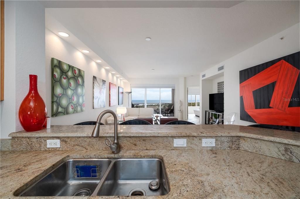 For Sale: $750,000 (2 beds, 2 baths, 1450 Square Feet)