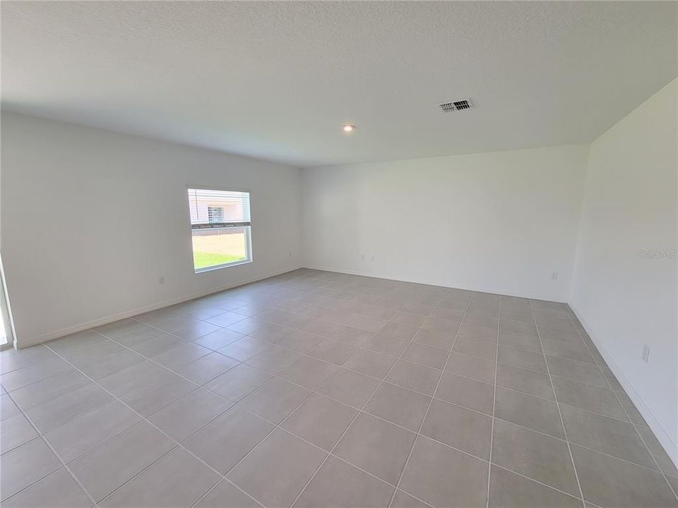 For Rent: $2,575 (5 beds, 3 baths, 2303 Square Feet)