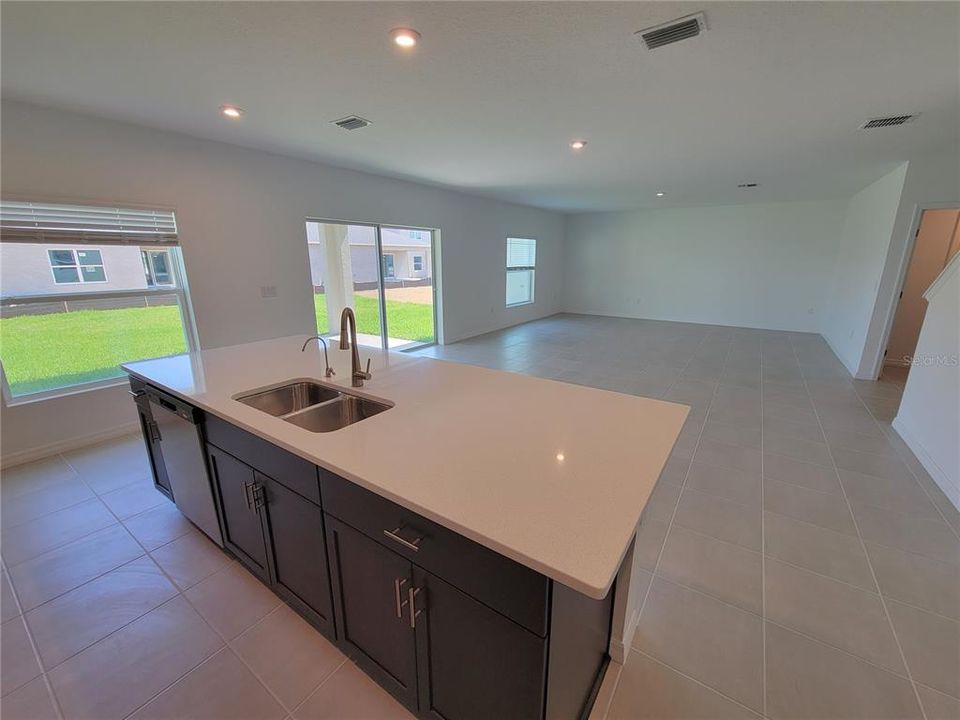 For Rent: $2,575 (5 beds, 3 baths, 2303 Square Feet)