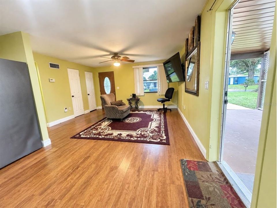 En Venta: $229,000 (3 camas, 2 baños, 968 Pies cuadrados)