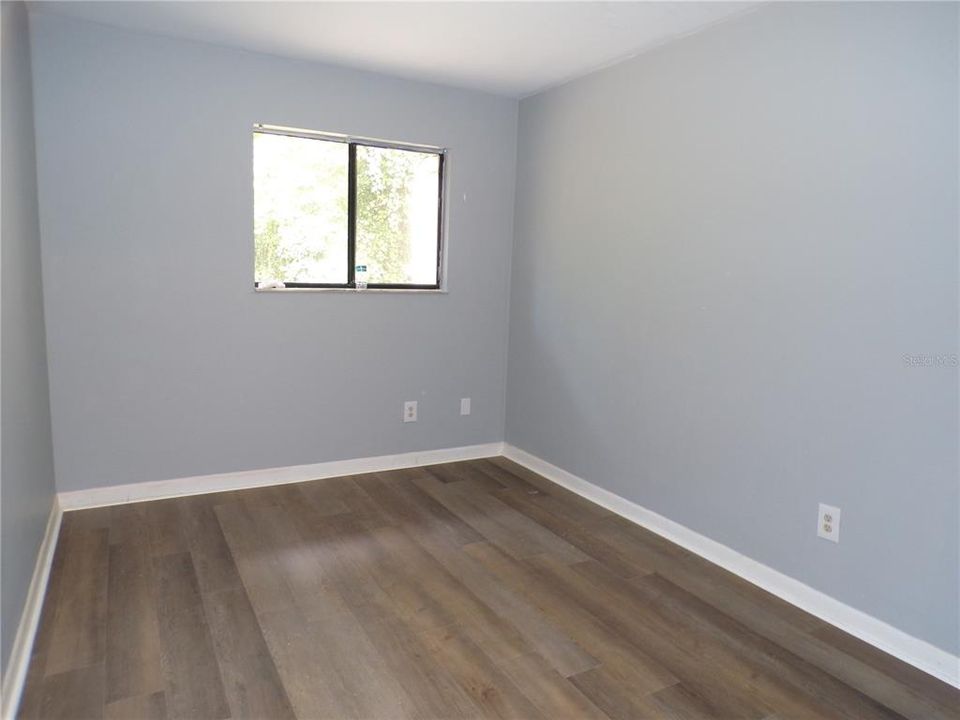 For Rent: $1,275 (2 beds, 1 baths, 2430 Square Feet)