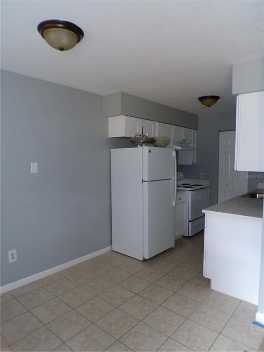 For Rent: $1,275 (2 beds, 1 baths, 2430 Square Feet)