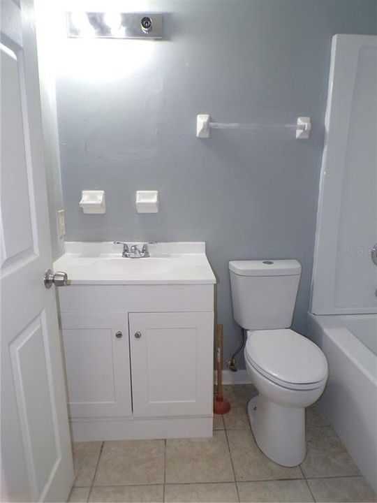 For Rent: $1,275 (2 beds, 1 baths, 2430 Square Feet)