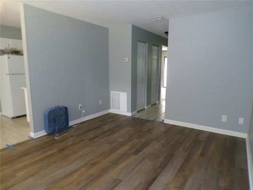 For Rent: $1,275 (2 beds, 1 baths, 2430 Square Feet)
