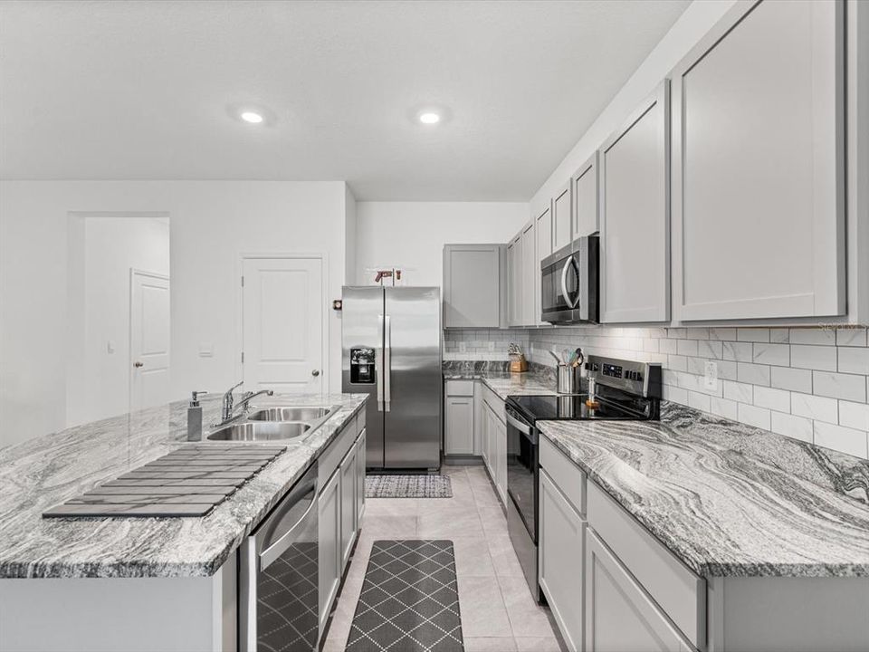 For Sale: $280,000 (3 beds, 2 baths, 1695 Square Feet)