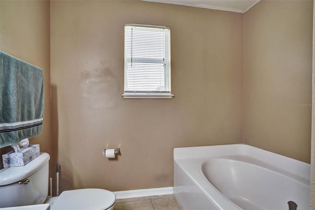 Active With Contract: $389,999 (4 beds, 2 baths, 1984 Square Feet)