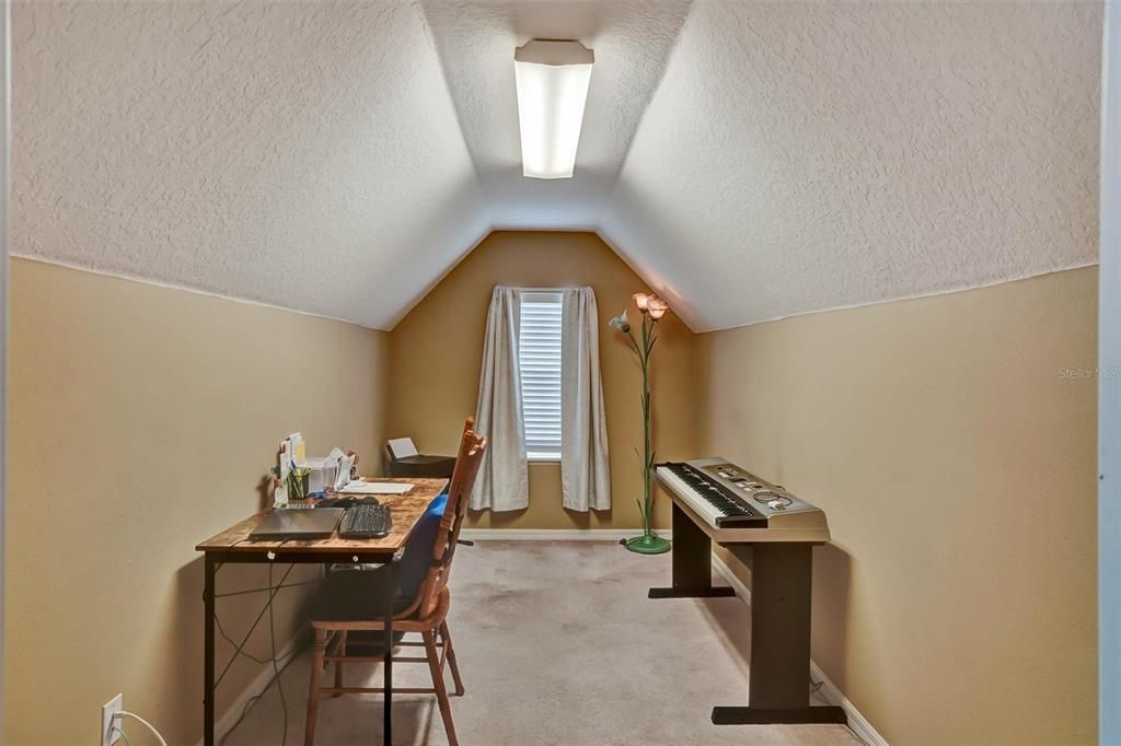 Active With Contract: $389,999 (4 beds, 2 baths, 1984 Square Feet)