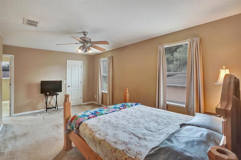 Active With Contract: $389,999 (4 beds, 2 baths, 1984 Square Feet)