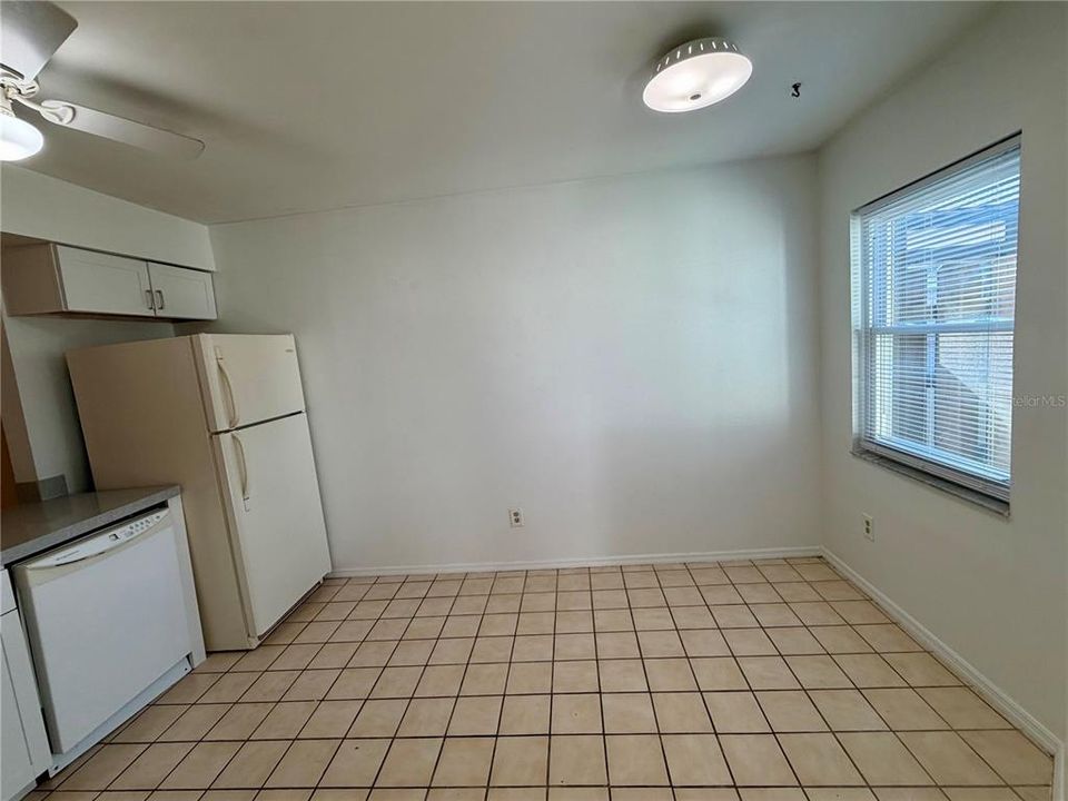 For Sale: $229,000 (2 beds, 1 baths, 1279 Square Feet)