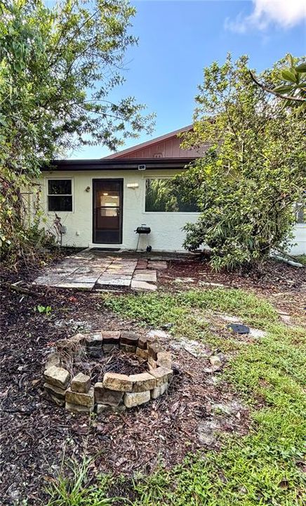 For Sale: $229,000 (2 beds, 1 baths, 1279 Square Feet)