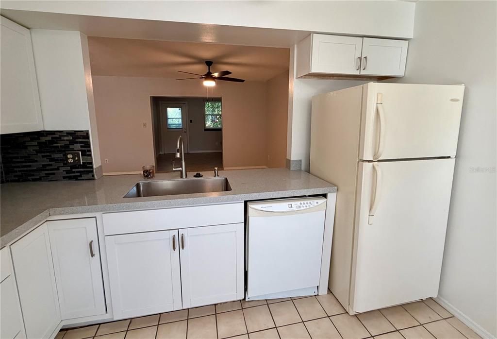 For Sale: $229,000 (2 beds, 1 baths, 1279 Square Feet)